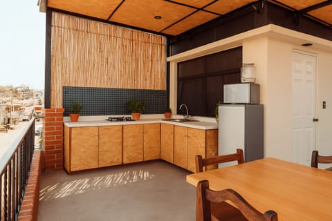 Mini-fridge, microwave, espresso maker, coffee/tea maker