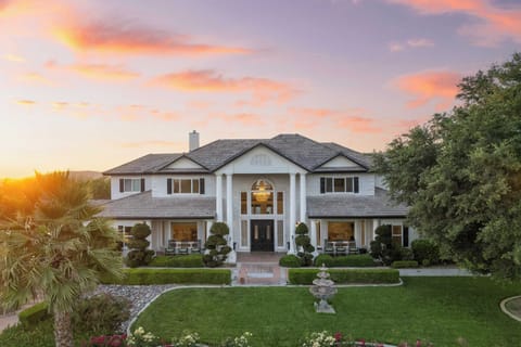 House (Multiple Bedrooms) | Front of property