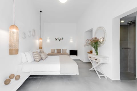 Triple Room | In-room safe, soundproofing, free WiFi, bed sheets