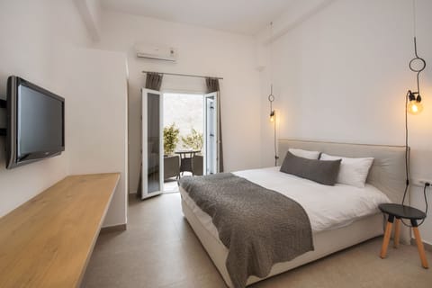 Superior Double Room | In-room safe, soundproofing, free WiFi, bed sheets