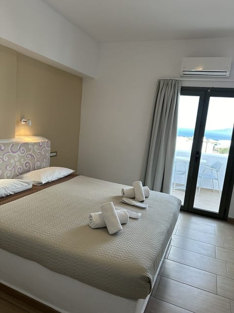 Double Room, Sea View | In-room safe, blackout drapes, soundproofing, iron/ironing board
