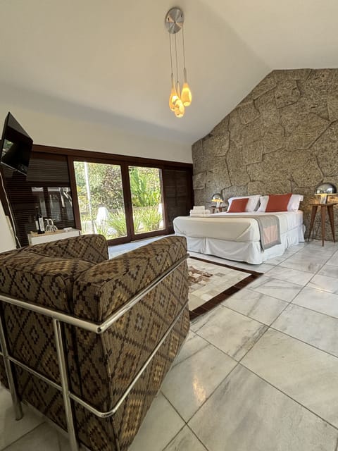 Egyptian cotton sheets, premium bedding, minibar, in-room safe