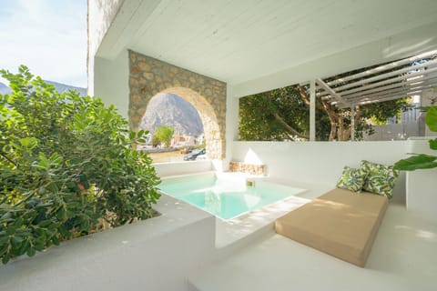 Deluxe Apartment, 3 Bedrooms, Hot Tub | Terrace/patio