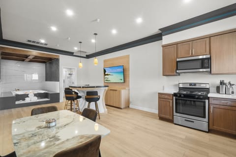 Presidential Suite, 1 King Bed, Jetted Tub | Private kitchen | Microwave