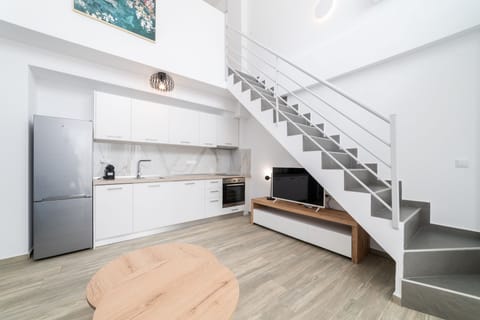 Loft, 2 Bedrooms | Private kitchen | Full-size fridge, oven, stovetop, coffee/tea maker