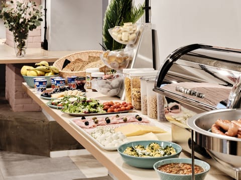 Daily cooked-to-order breakfast for a fee
