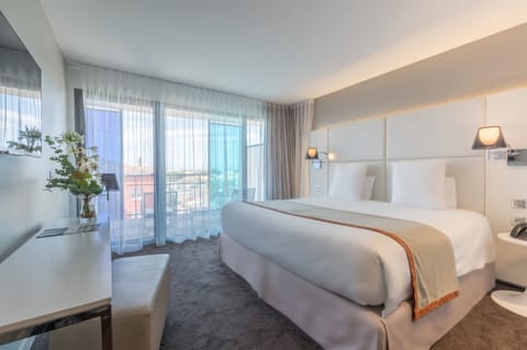 Premium bedding, pillowtop beds, free minibar items, in-room safe