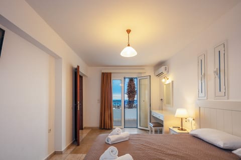 Family Room, Garden View | In-room safe, desk, soundproofing, iron/ironing board