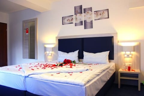 Double Room, Balcony | Down comforters, individually furnished, desk, iron/ironing board