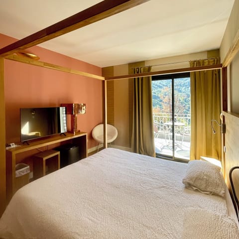 Deluxe Double Room, Terrace | Premium bedding, in-room safe, desk, laptop workspace