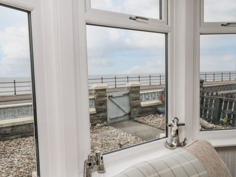 3 bedrooms, individually decorated, individually furnished, free WiFi