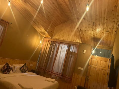 Deluxe Double Room | Egyptian cotton sheets, premium bedding, WiFi (free), bed sheets
