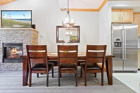 Condo, 3 Bedrooms | Dining