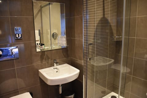 Separate tub and shower, free toiletries, hair dryer, towels
