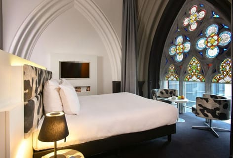 Deluxe Room | Minibar, in-room safe, desk, soundproofing