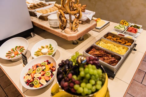 Daily buffet breakfast for a fee