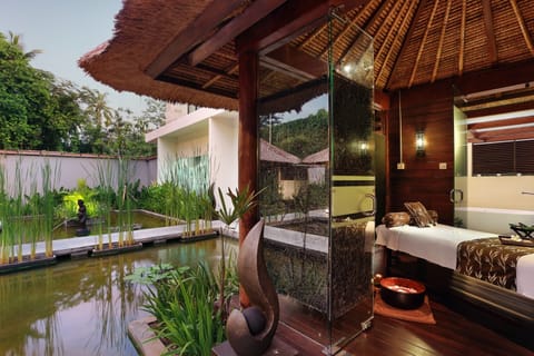 Couples treatment rooms, body treatments, aromatherapy