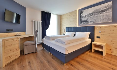 Junior Suite (Lake) | Minibar, in-room safe, desk, soundproofing