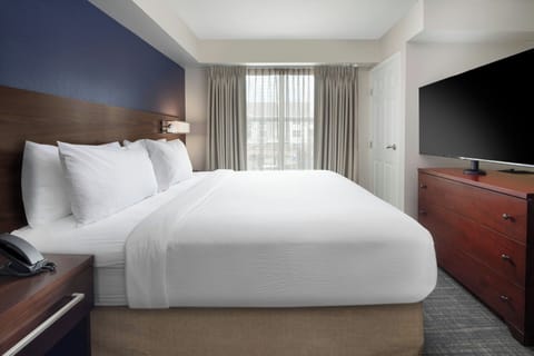 In-room safe, desk, laptop workspace, blackout drapes