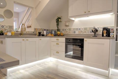 House | Private kitchen | Fridge, microwave, oven, stovetop