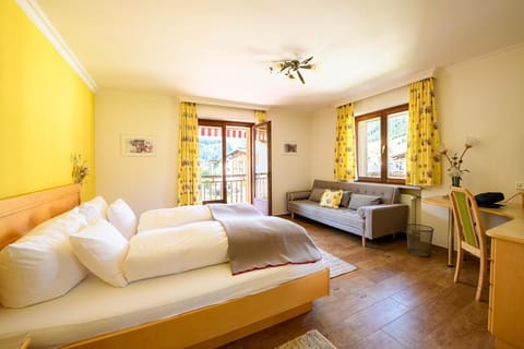 Basic Double Room | Free WiFi, bed sheets