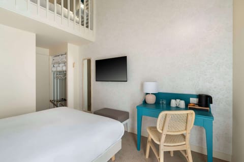 Family Room, Multiple Beds, Non Smoking, Mezzanine | Premium bedding, desk, free cribs/infant beds, free WiFi