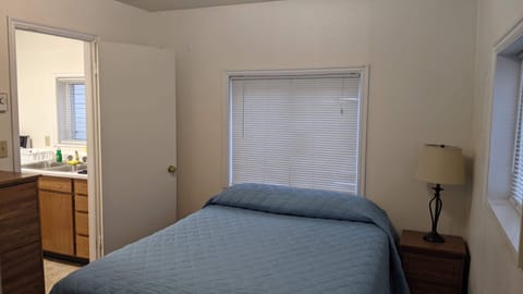 Basic Cabin, Kitchen, Mountain View | 1 bedroom, iron/ironing board, free WiFi, bed sheets