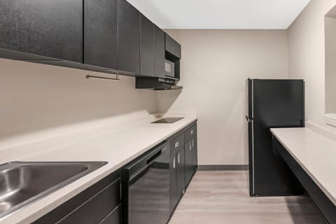Suite, 1 Queen Bed, Non Smoking (Efficiency) | Private kitchen | Full-size fridge, microwave, oven, stovetop