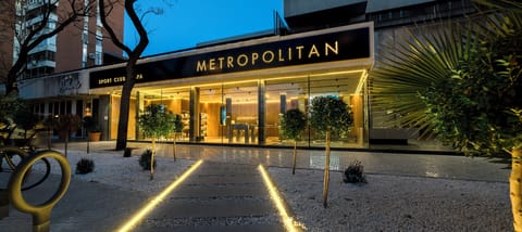 Sauna, hot tub, steam room, massages