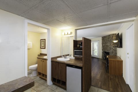 Hydromassage showerhead, hair dryer, towels, soap