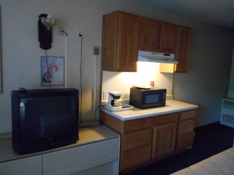 Fridge, microwave, coffee/tea maker