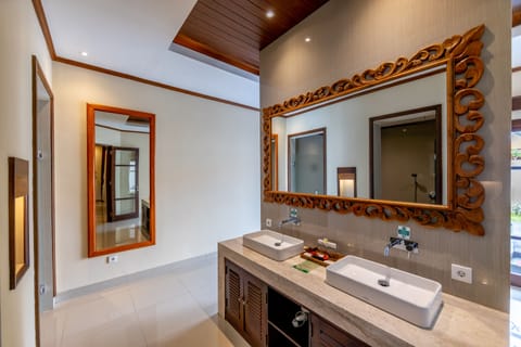 One Bedroom Private Pool Villa | Bathroom | Separate tub and shower, hair dryer, towels