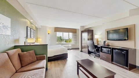Suite, 1 King Bed with Sofa bed, Non Smoking | Desk, blackout drapes, iron/ironing board, free cribs/infant beds