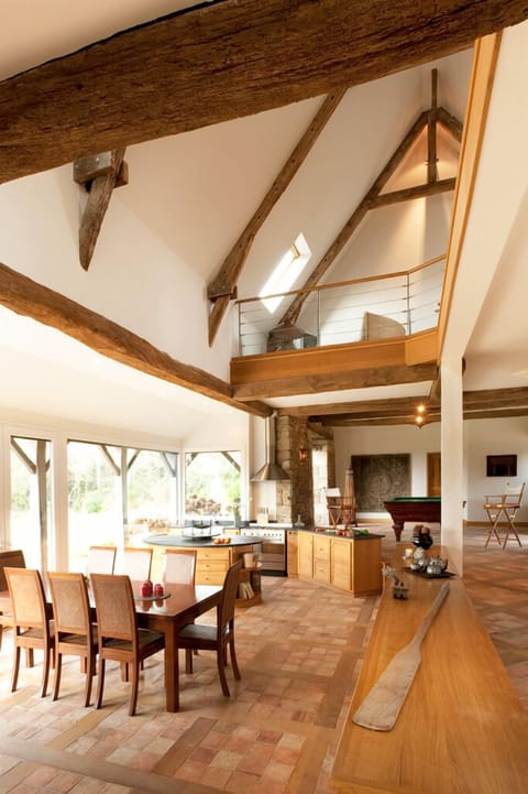 House, 5 Bedrooms, Terrace, Garden Area | Living room | Flat-screen TV, fireplace