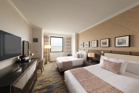 Hypo-allergenic bedding, in-room safe, blackout drapes