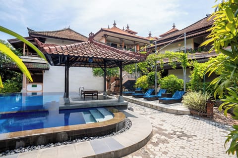 Outdoor pool, pool umbrellas, sun loungers