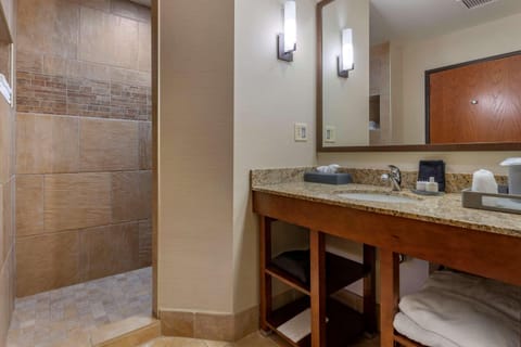 Jetted Tub Fireplace Deluxe Lake View Suite | Premium bedding, pillowtop beds, in-room safe, desk