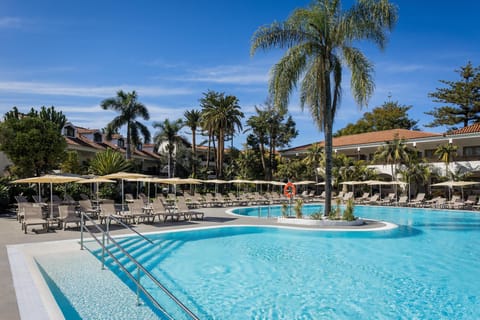 Outdoor pool, pool umbrellas, sun loungers