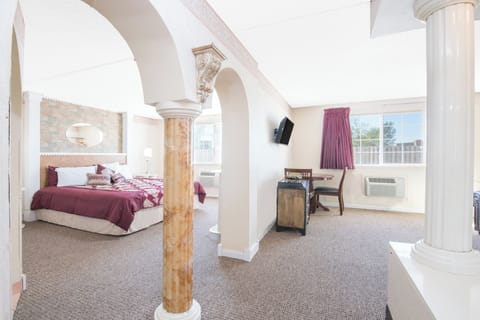 Room, 1 King Bed | Desk, laptop workspace, blackout drapes, iron/ironing board