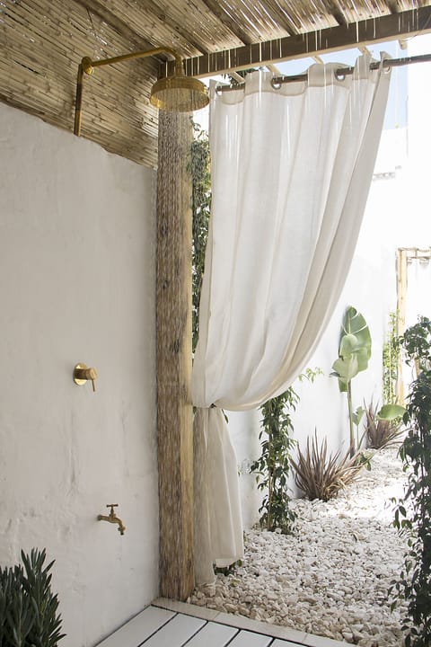 Deluxe Double Room, 1 King Bed, Patio, Courtyard View | Terrace/patio