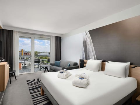 Superior Room, 1 Double Bed with Sofa bed (High Floor) | Minibar, in-room safe, desk, blackout drapes