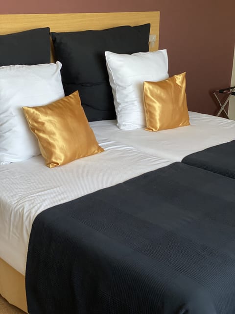 Standard Twin Room | Down comforters, minibar, in-room safe, desk