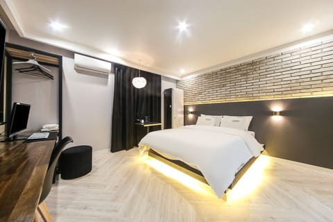 Superior Double Room | Individually decorated, individually furnished, desk, laptop workspace