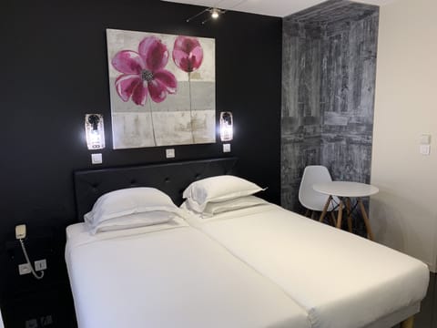 Double Room | Desk, soundproofing, iron/ironing board, cribs/infant beds