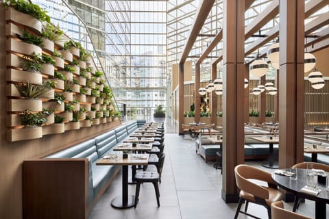 2 restaurants; breakfast, lunch, dinner, and brunch served
