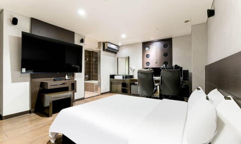 Game PC Room | Individually decorated, individually furnished, free WiFi, bed sheets