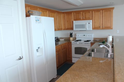 Condo, 2 Bedrooms, Balcony, Ocean View (406) | Private kitchen | Full-size fridge, microwave, oven, stovetop