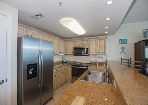 Condo, 2 Bedrooms, Balcony, Ocean View (505) | Private kitchen | Full-size fridge, microwave, oven, stovetop