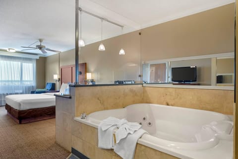 Suite, 1 King Bed, Non Smoking | Desk, iron/ironing board, rollaway beds, free WiFi