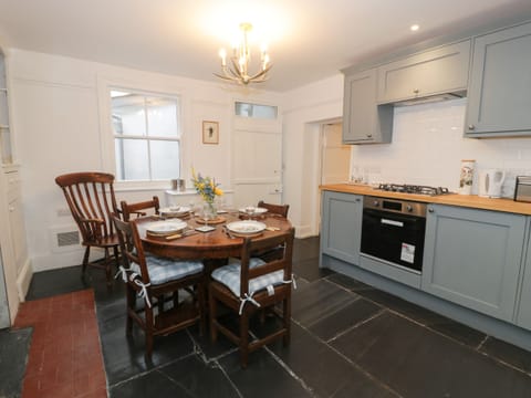 Dishwasher, cookware/dishes/utensils